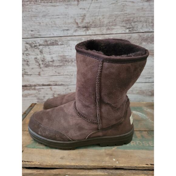 UGG Women's Short II Classic Brown Boots Size 6 - Picture 3 of 7